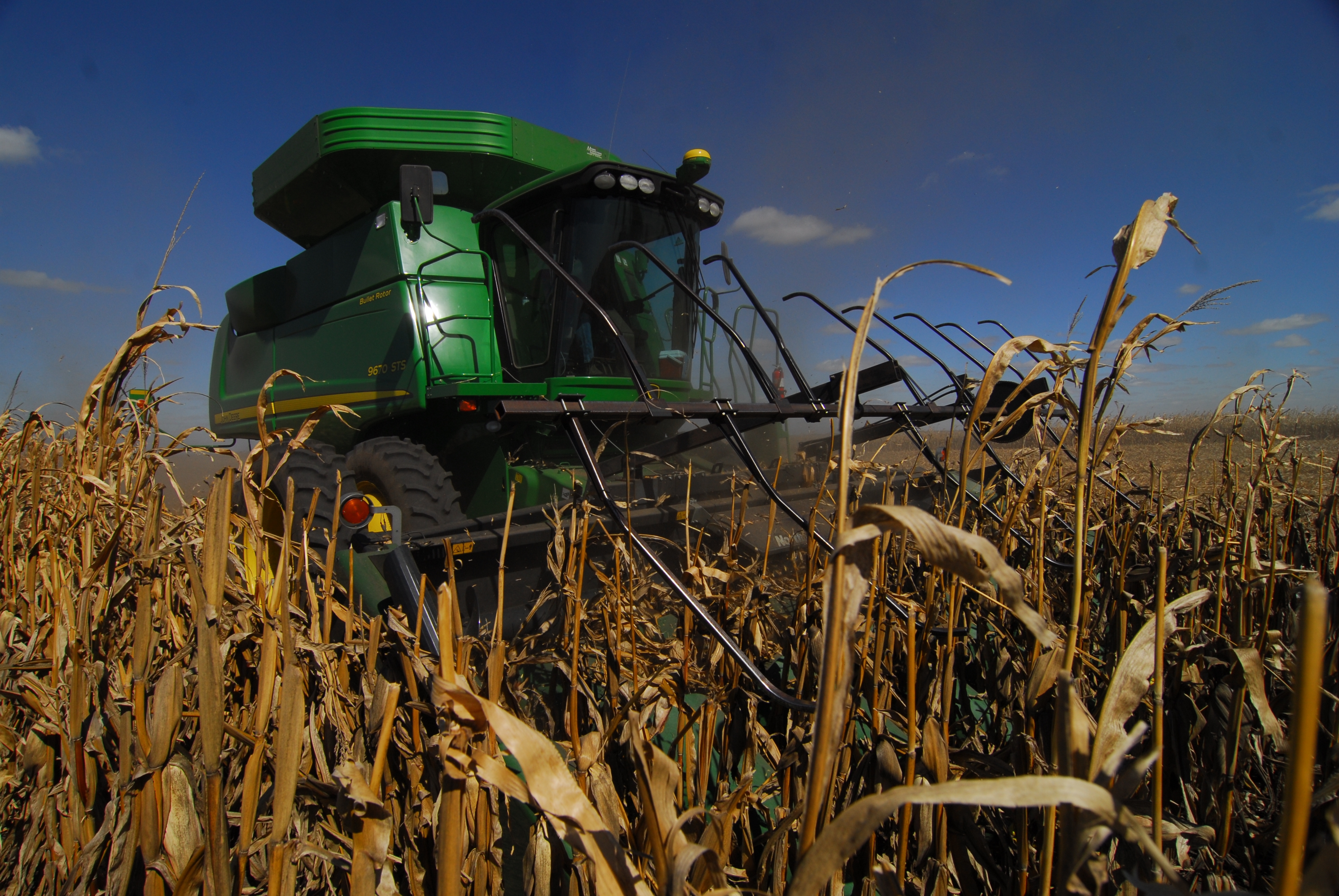 Corn harvest acres and bushels per acre up in 2023 - Talk Business