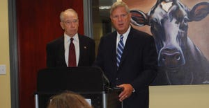 Sen Chuck Grassley and former U.S. Secretary of Agriculture Tom Vilsack 