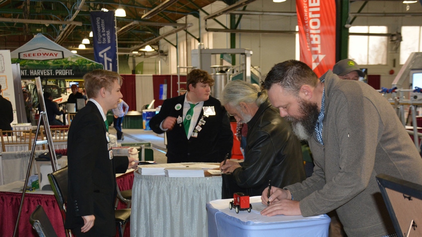 NYFS attendees fill out entry cards for the American Agriculturist gift card give away