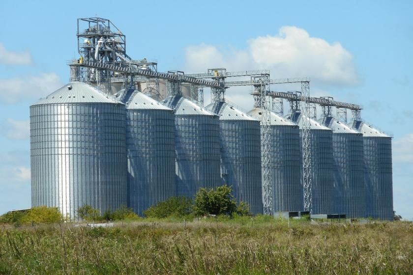 Turning Silos into Success with DevOps Turning Silos into Success with DevOps