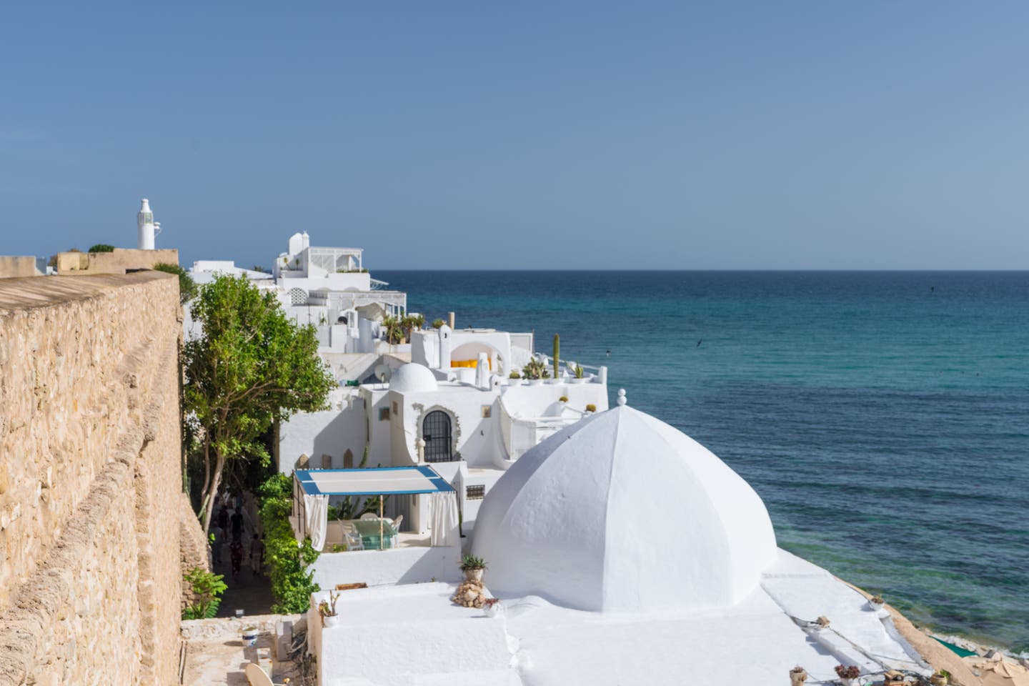 Hammamet Sehenswürdigkeiten: Blick auf das Meer vom Ufer Medinas