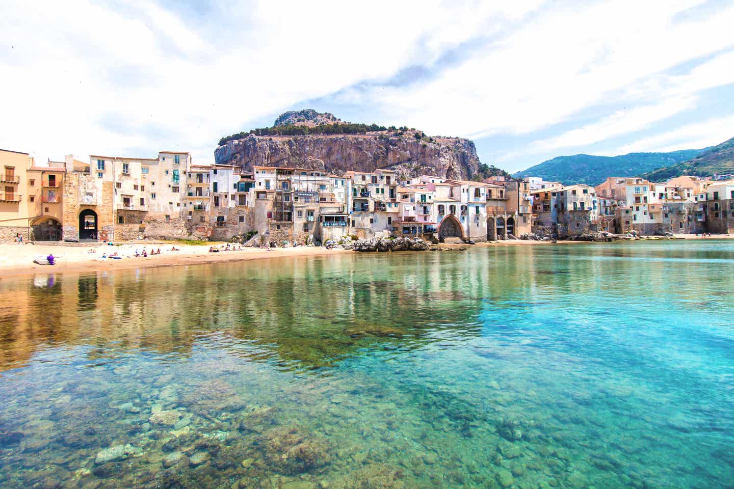 Die beste Reisezeit Siziliens. Cefalu in Sizilien
