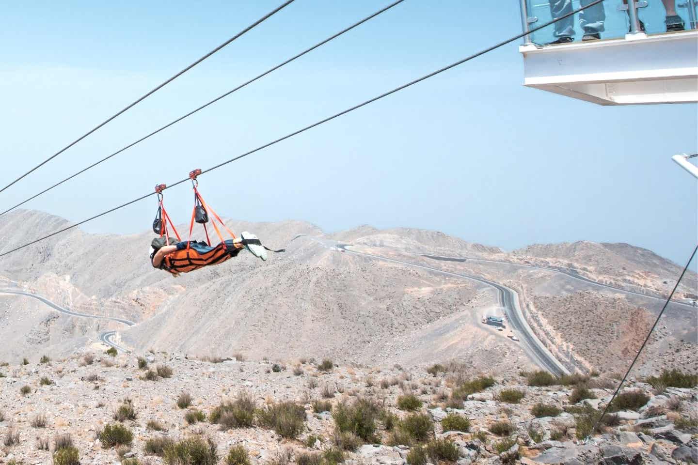 Nichts für schwache Nerven: Die Jebel-Jais-Zipline