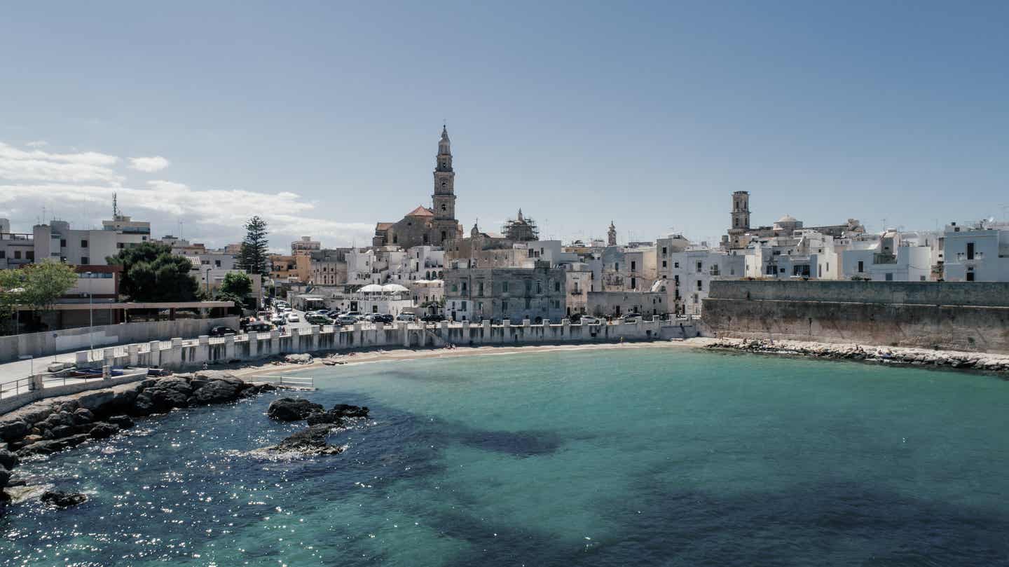 Adria Urlaub mit DERTOUR. Stadt Monopoli an der Adria