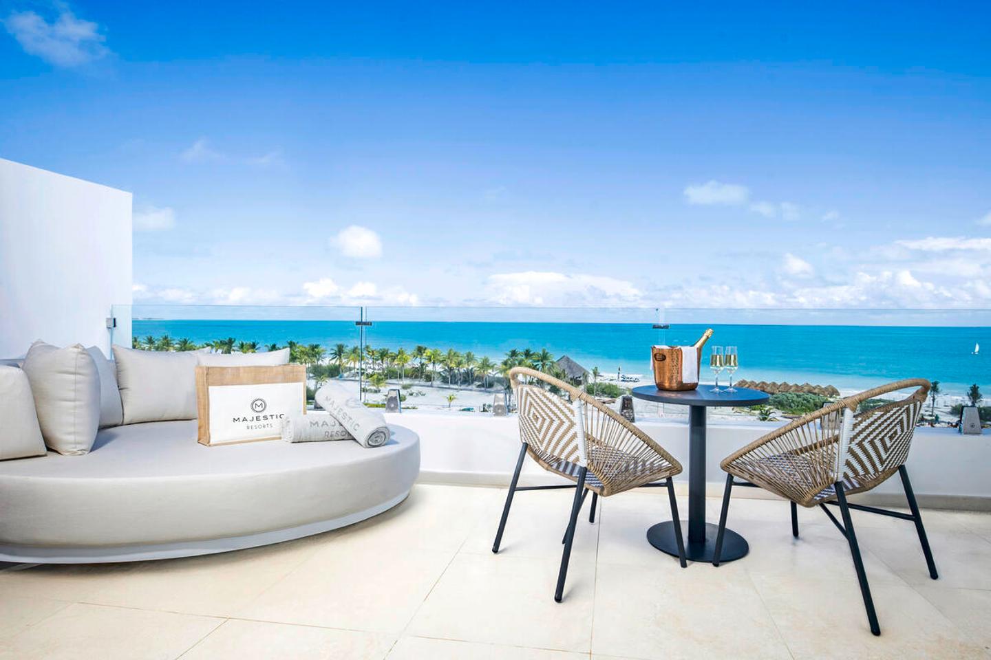 Wohnbeispiel Mirage Club Plunge Pool Suite