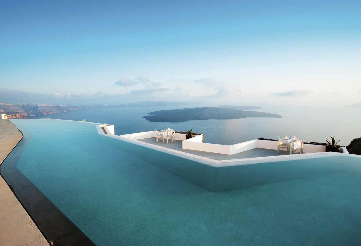 Der Infinity Pool vom Grace Hotel, Auberge Resorts Collection