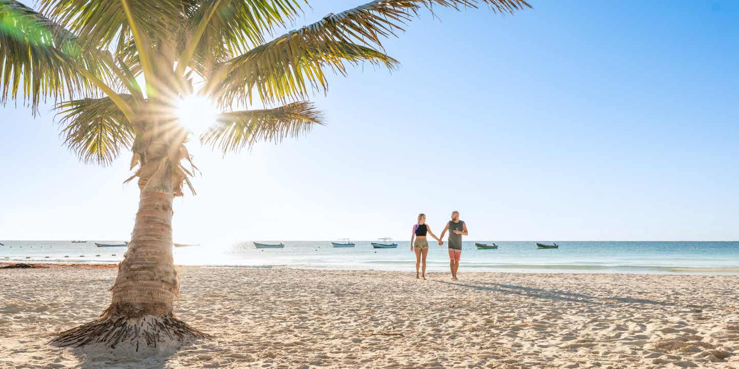 Cancun Urlaub: Strandspaziergänge unter Palmen