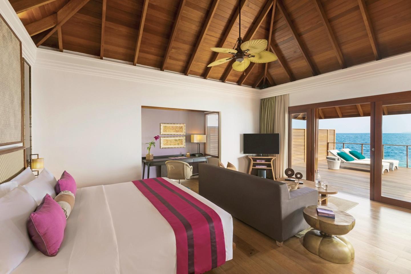 Wohnbeispiel Overwater Pool Villa