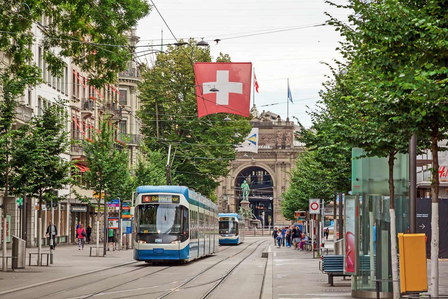 Zürich Sehenswürdigkeiten: Tram auf der Bahnhofsstraße in Zürich