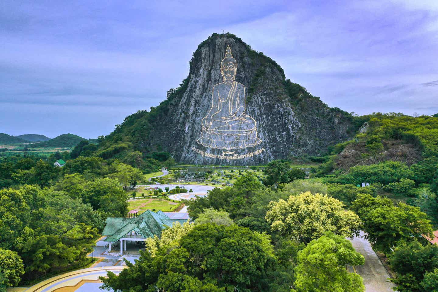 Natur entdecken in Pattaya - Großer Buddha auf einem Berg in Pattaya