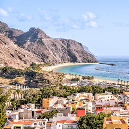 spanien-kanaren-teneriffa-san-andres-von-oben-mit-strand-und-meer-g-1948042706.jpg