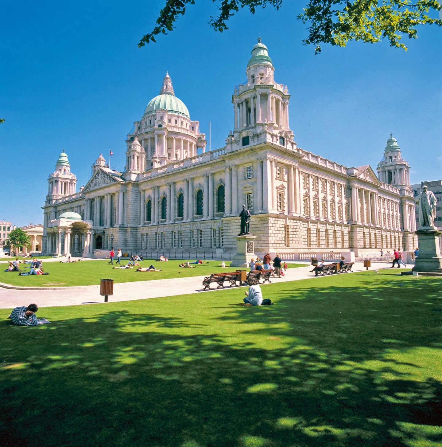 Nordirlands Sehenswürdigkeiten: die Belfast City Hall