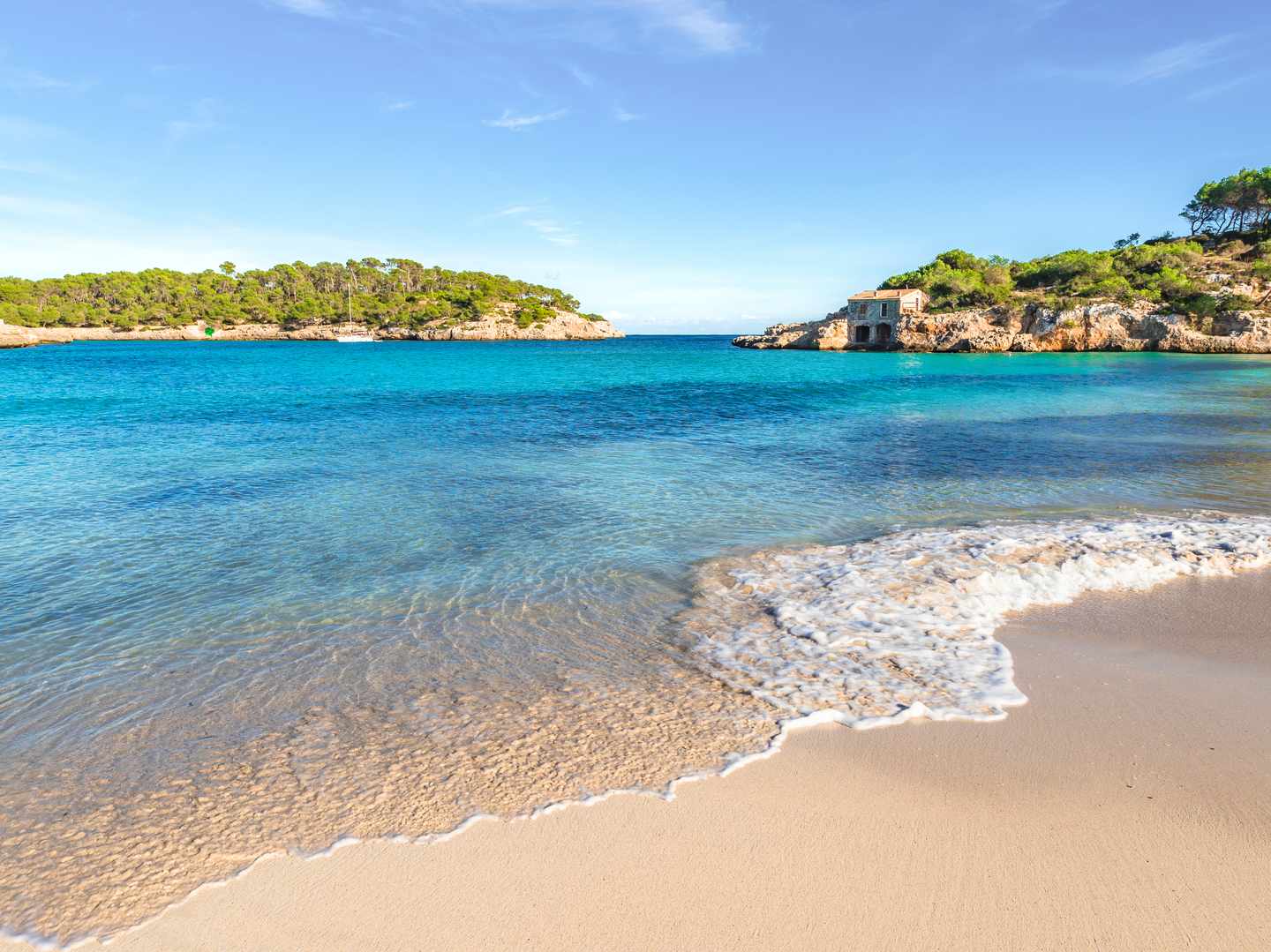 Mallorca Urlaub: Blick auf die menschenleere Cala S'Amarador