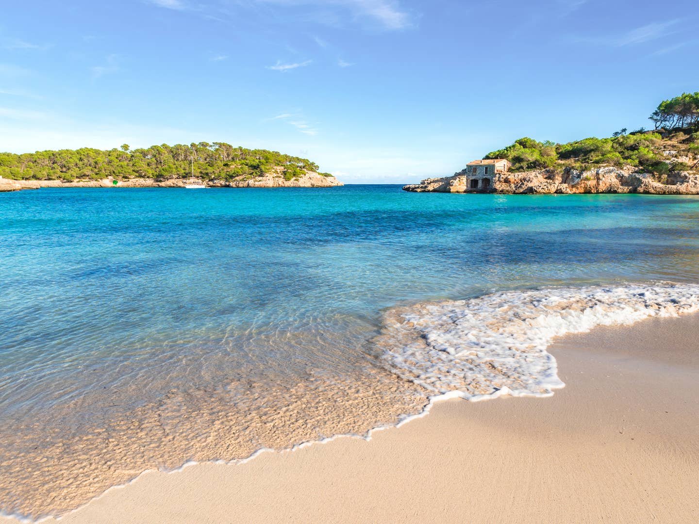 Spanien-Urlaub am Strand der Cala S'Amarador auf Mallorca Spanien-Urlaub am Strand der Cala S'Amarador auf Mallorca