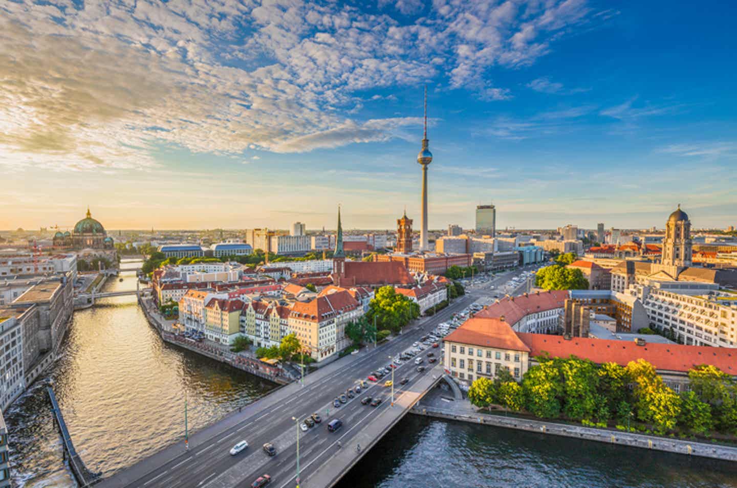 Ein Tag in Berlin: Häuser an der Spree