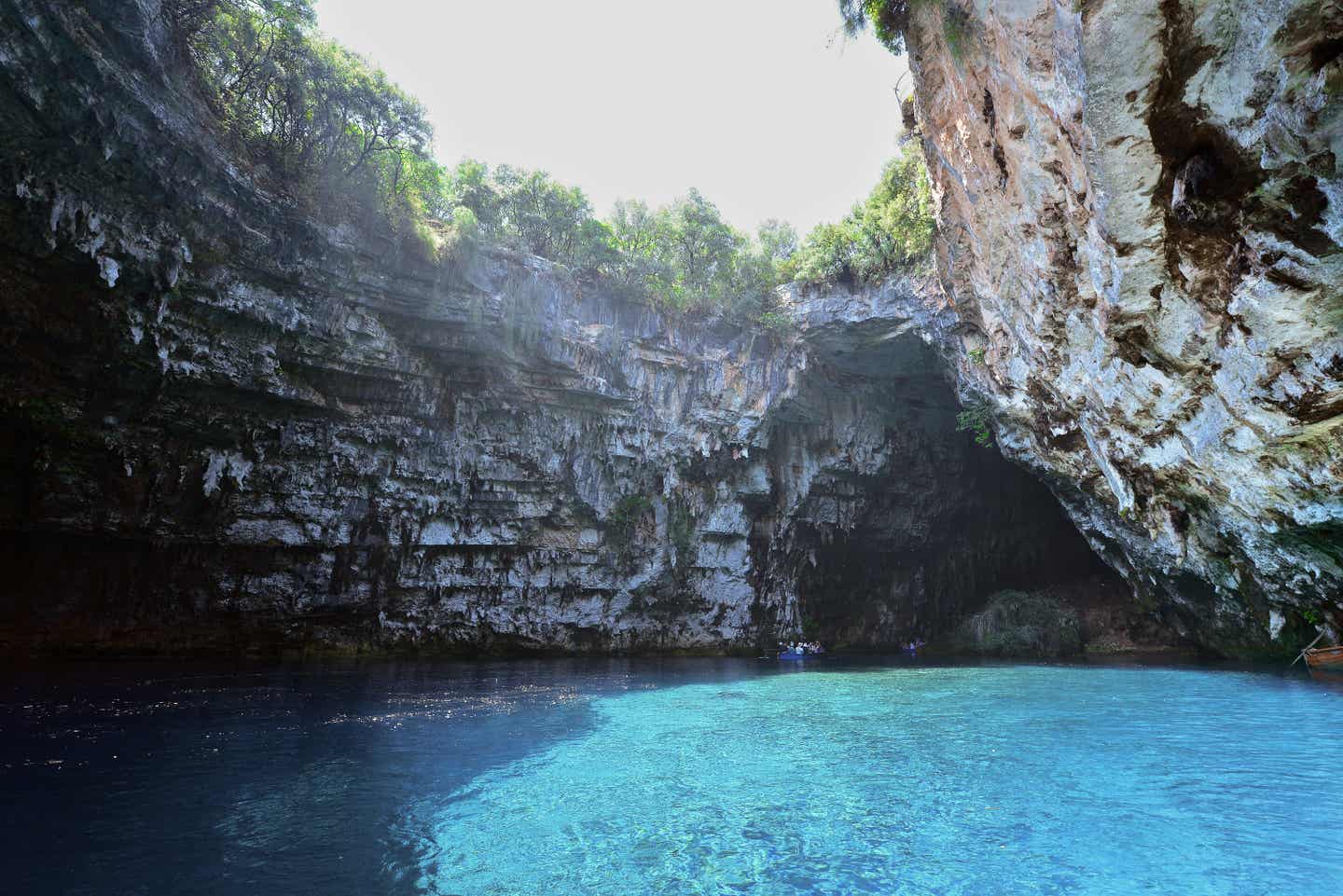 Kefalonia Urlaub mit DERTOUR. Der unterirdische Mellisani-See auf Kefalonia