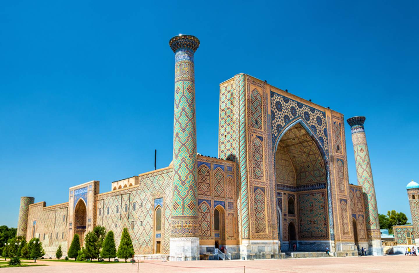 Rundreisen Usbekistan: der Registan-Platz in Samarkand an der alten Seidenstraße