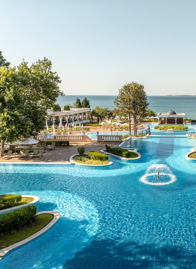 Jetzt entdecken Hyatt Bulgarien Dreams Sun Resort Hotelblick auf Poolanlage