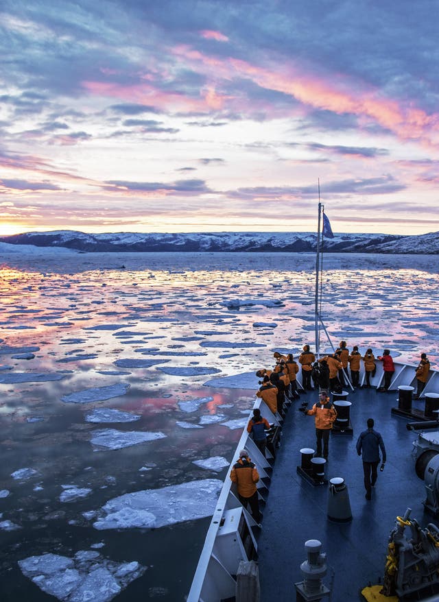 Arktis-Kreuzfahrt Sonneruntergang in der Arktis