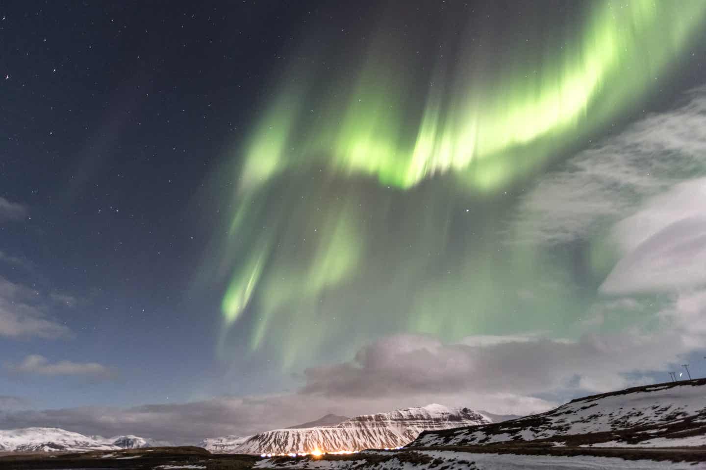 Die Nordlichter in Island zur besten Reisezeit Skandinaviens beobachten
