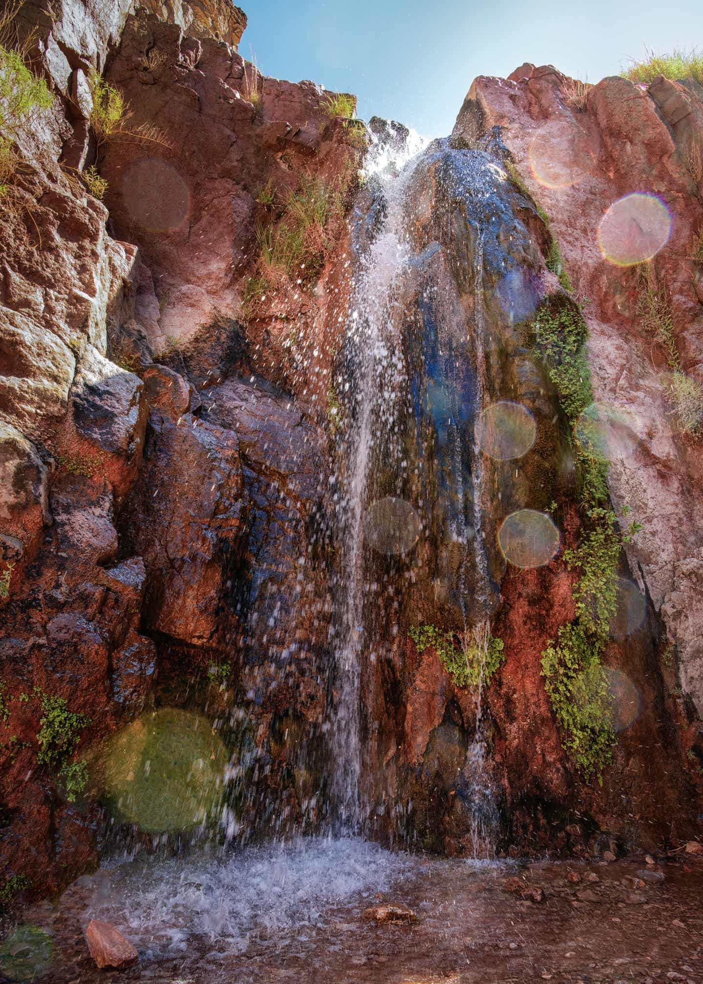 Grand-Canyon-Nationalpark: Wasserfall im Canyon