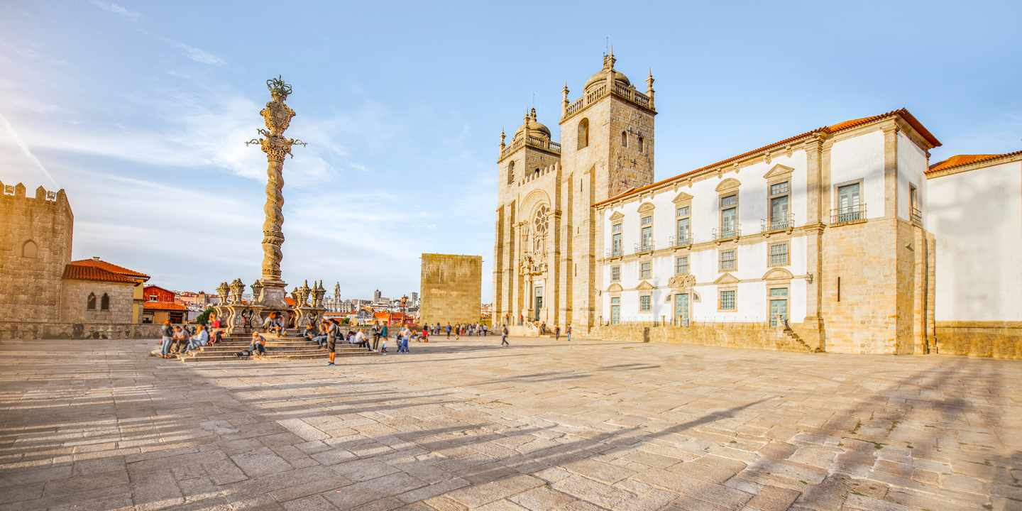 Porto Highlights – die romanische Kathedrale Sé do Porto auf einem Hügel über der Altstadt