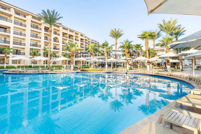 Außenansicht des Steigenberger Aqua Magic vom Pool aus