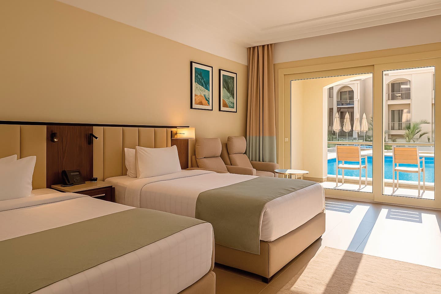 Wohnbeispiel Doppelzimmer Premium Poolblick