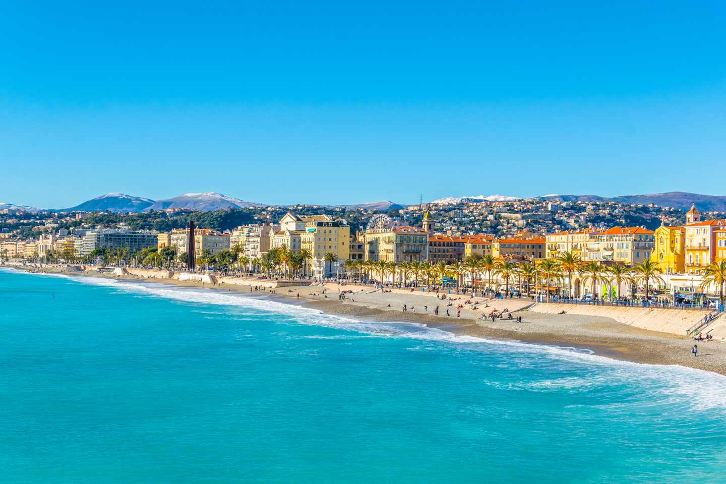 Strandhotels Nizza: Panoramablick auf den Strand 
