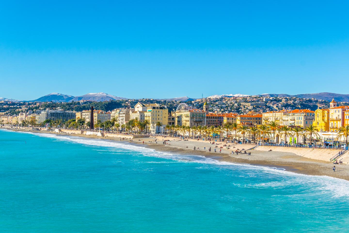 Strandhotels Nizza: Panoramablick auf den Strand 