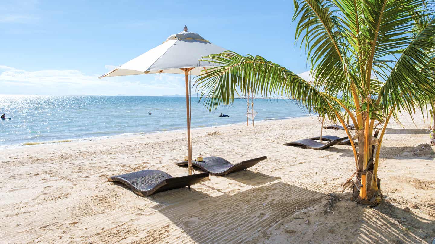 Pattaya zu zweit entdecken – auf chilligen Liegen am Strand