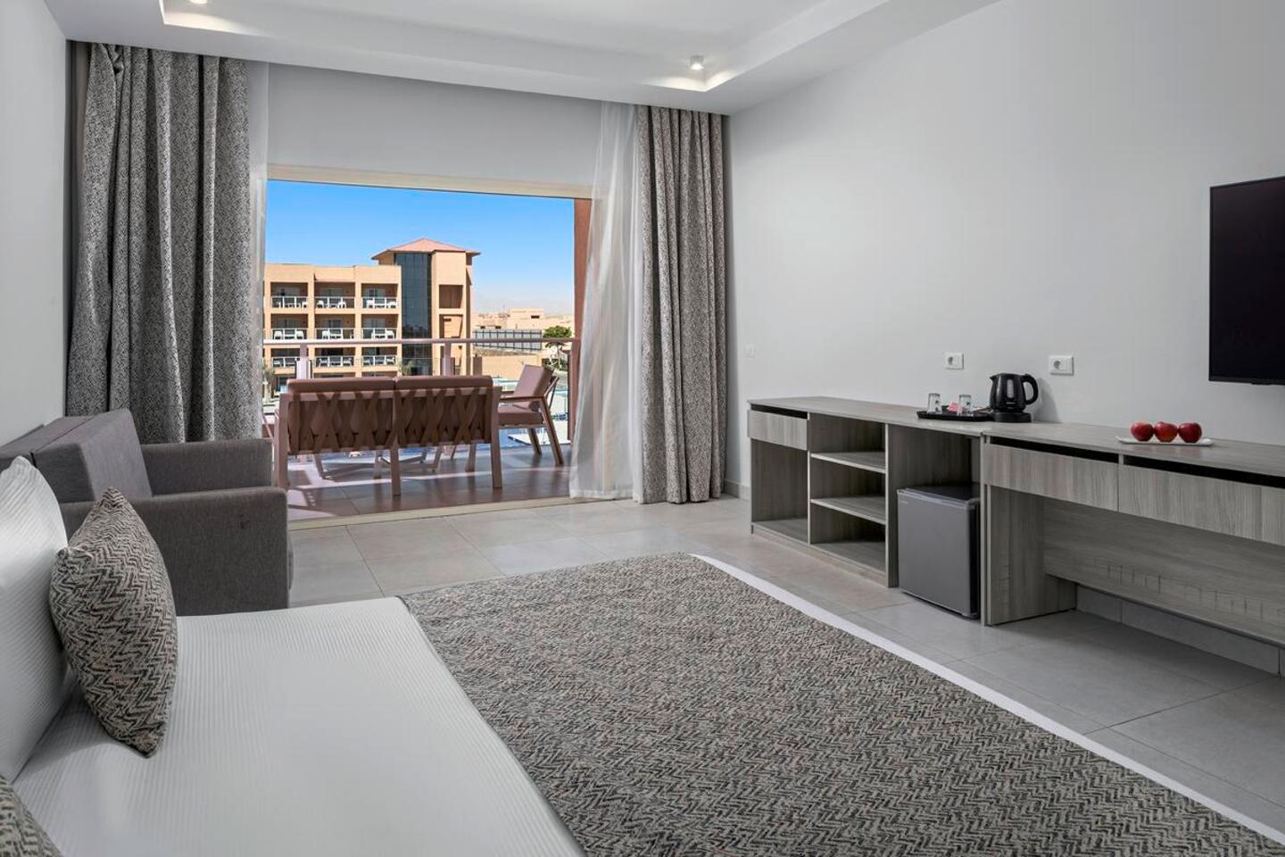 Wohnbeispiel Familienzimmer Superior Poolblick