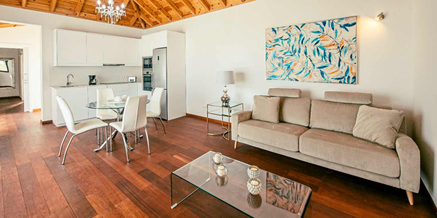 Schönste Kanaren-Hotels: Küche für die perfekte spanische Mahlzeit im Villas Taburiente Schönste Kanaren-Hotels: Blick auf die Küche im Villas Taburiente