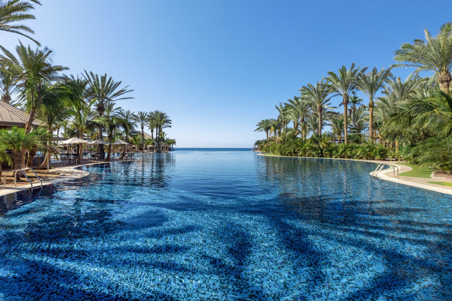 Lopesan Hotels - Costa Melonderas - Poollandschaft mit Palmen