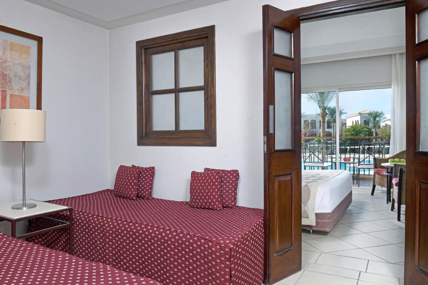 Wohnbeispiel Familienzimmer Deluxe Poolblick