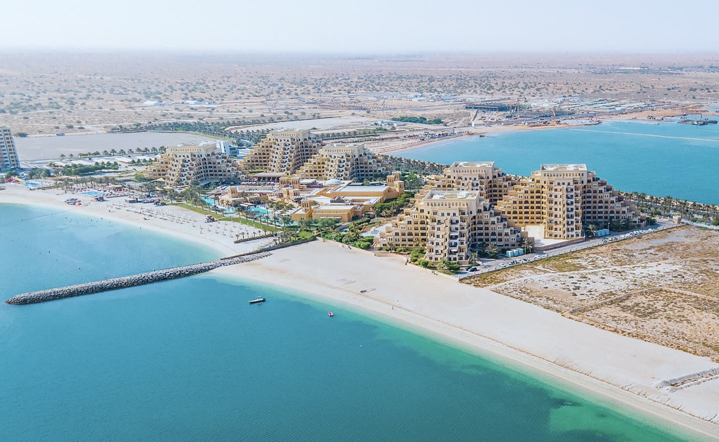 Ras Al Khaimah von oben: Strände, Meer und Kultur