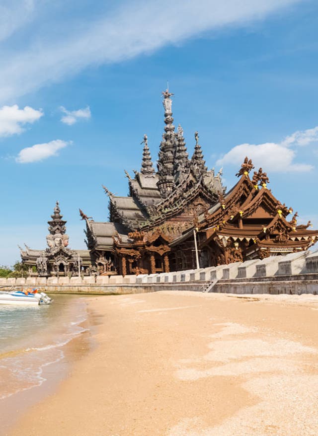 Pauschalreise nach Thailand buchen Reiseziele September. Strand von Pattaya.
