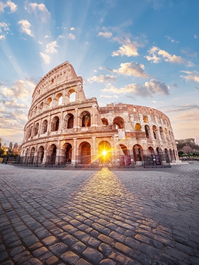 Kolosseum in Rom bei Sonnenuntergang