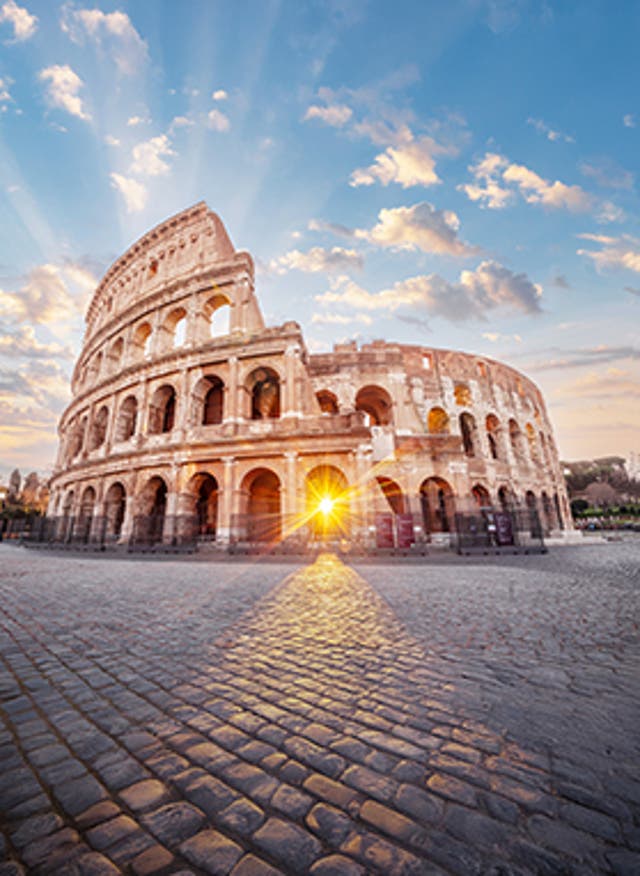 Mehr Infos hier Kolosseum in Rom bei Sonnenuntergang