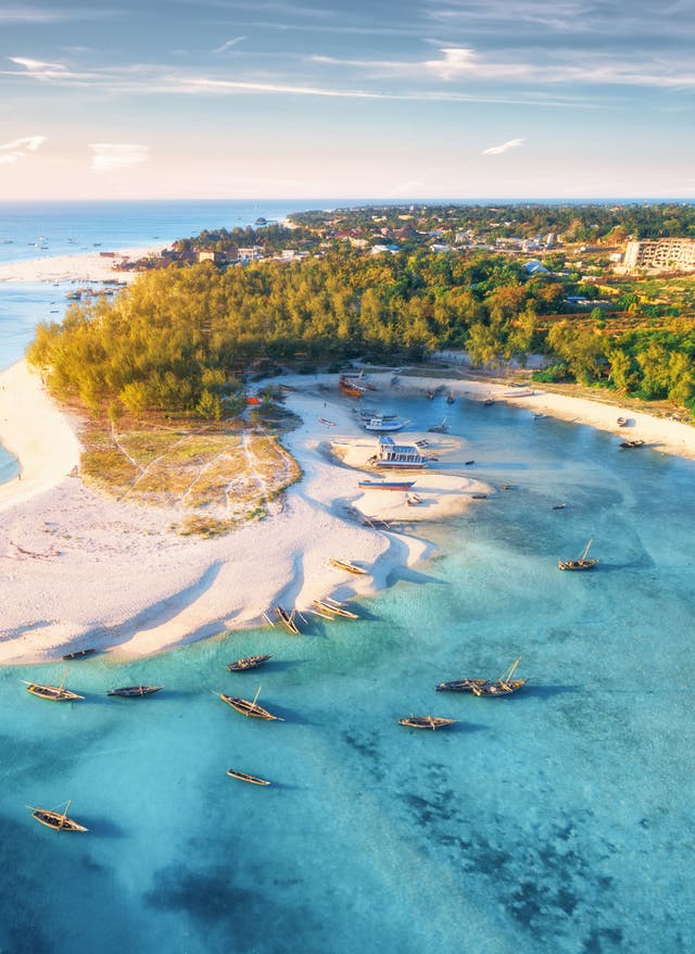 Sansibar Urlaub Sansibar Urlaub - Fischerboote an der tropischen Meeresküste