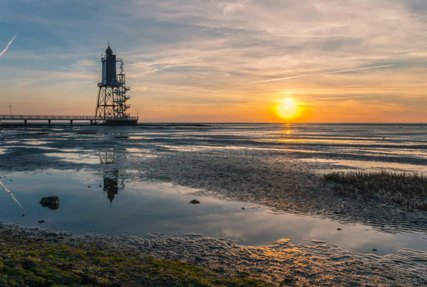 Familienurlaub Niedersachen. Das Wattenmeer bei Sonnenuntergang.