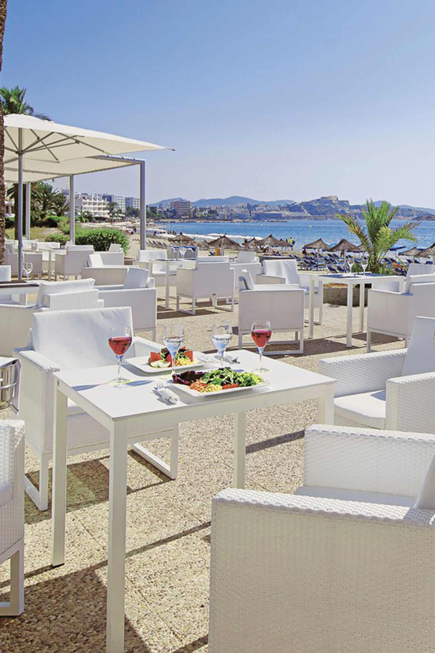 Restaurant mit Meerblick im Sentido Garbi Ibiza & Spa auf Ibiza