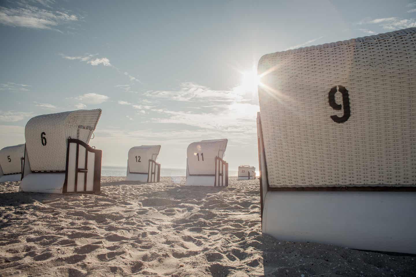 Mecklenburg Vorpommern Urlaub mit DERTOUR. Strandkörbe an der Ostsee