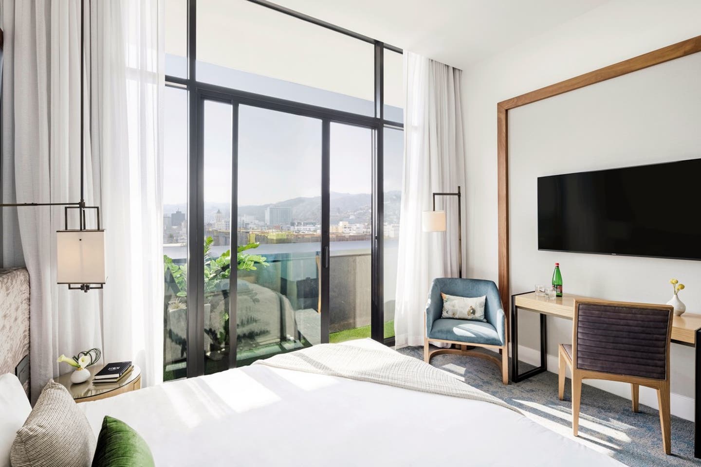 Wohnbeispiel 1 King Bed with Balcony Bronze