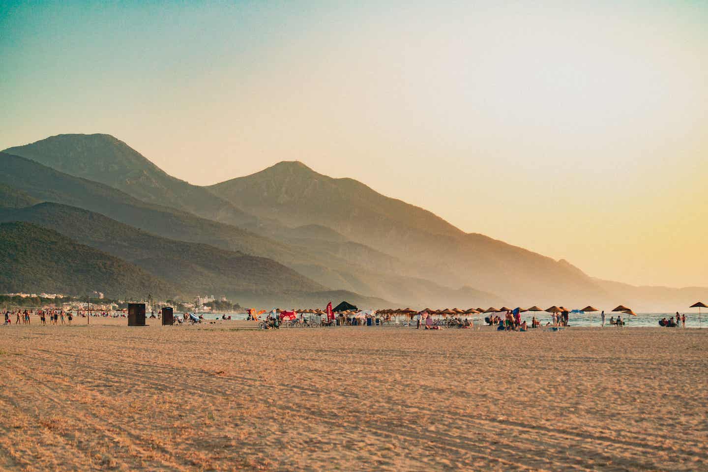 Sonnenuntergang an einem Strand der Türkischen Ägäis