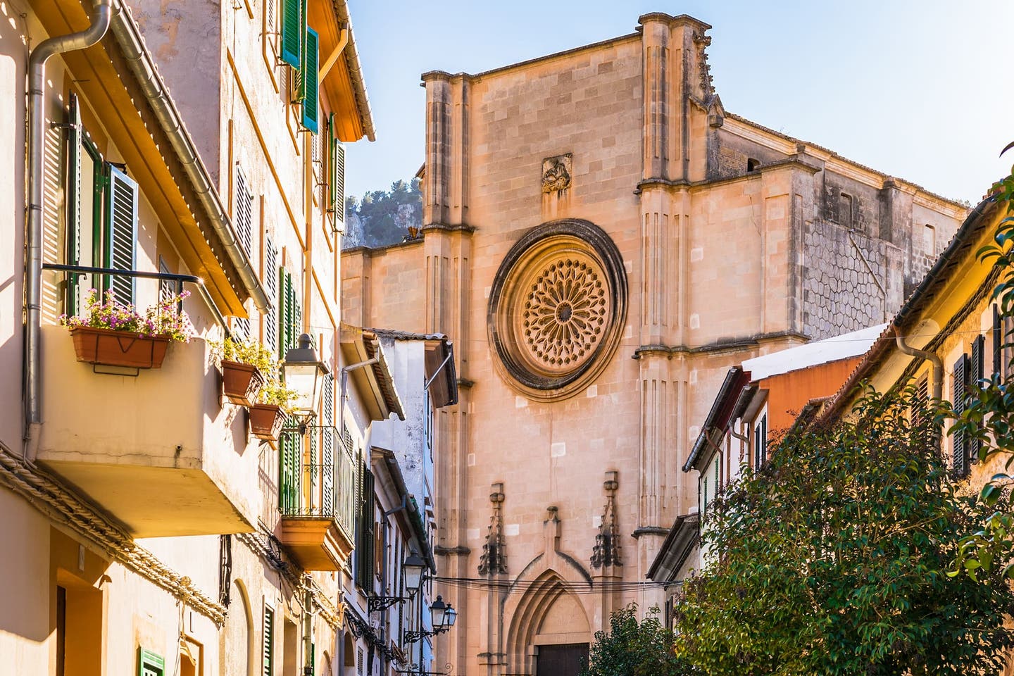 Blick auf die Kirche in Esporles