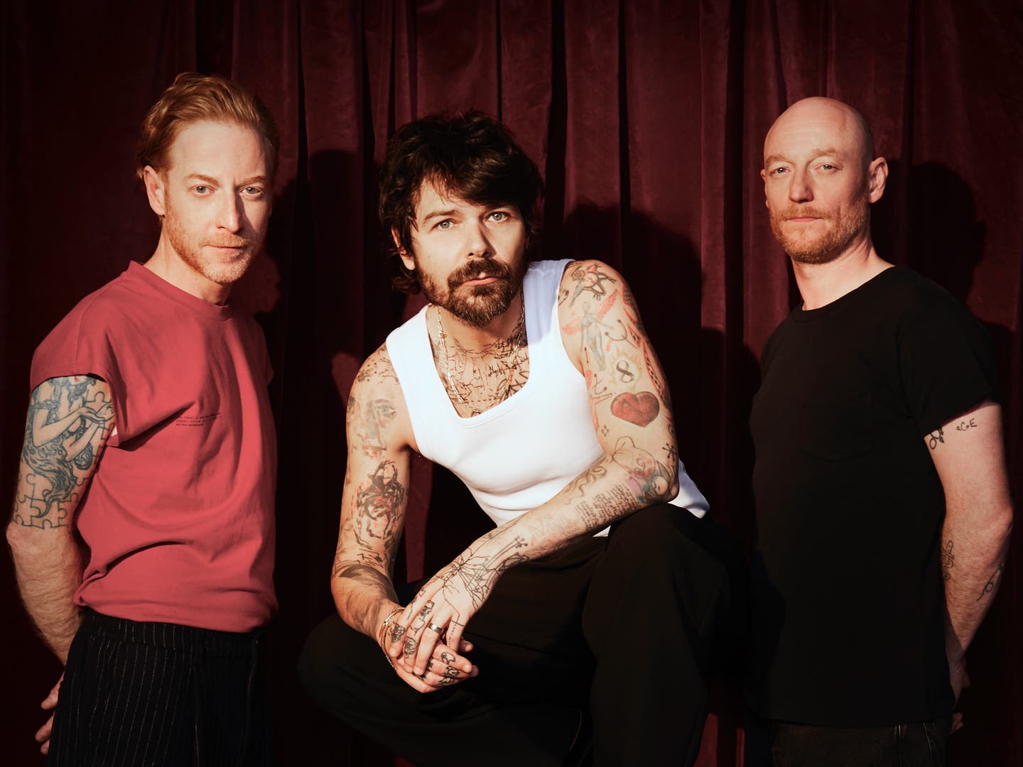 Promo-Foto von Biffy Clyro, von links nach rechts James Johnston, Simon Neil und Ben Johnston