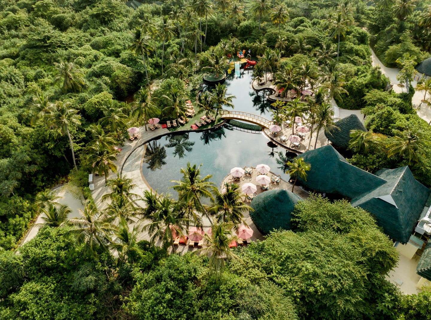 Blick auf den Pool Jungali von oben 