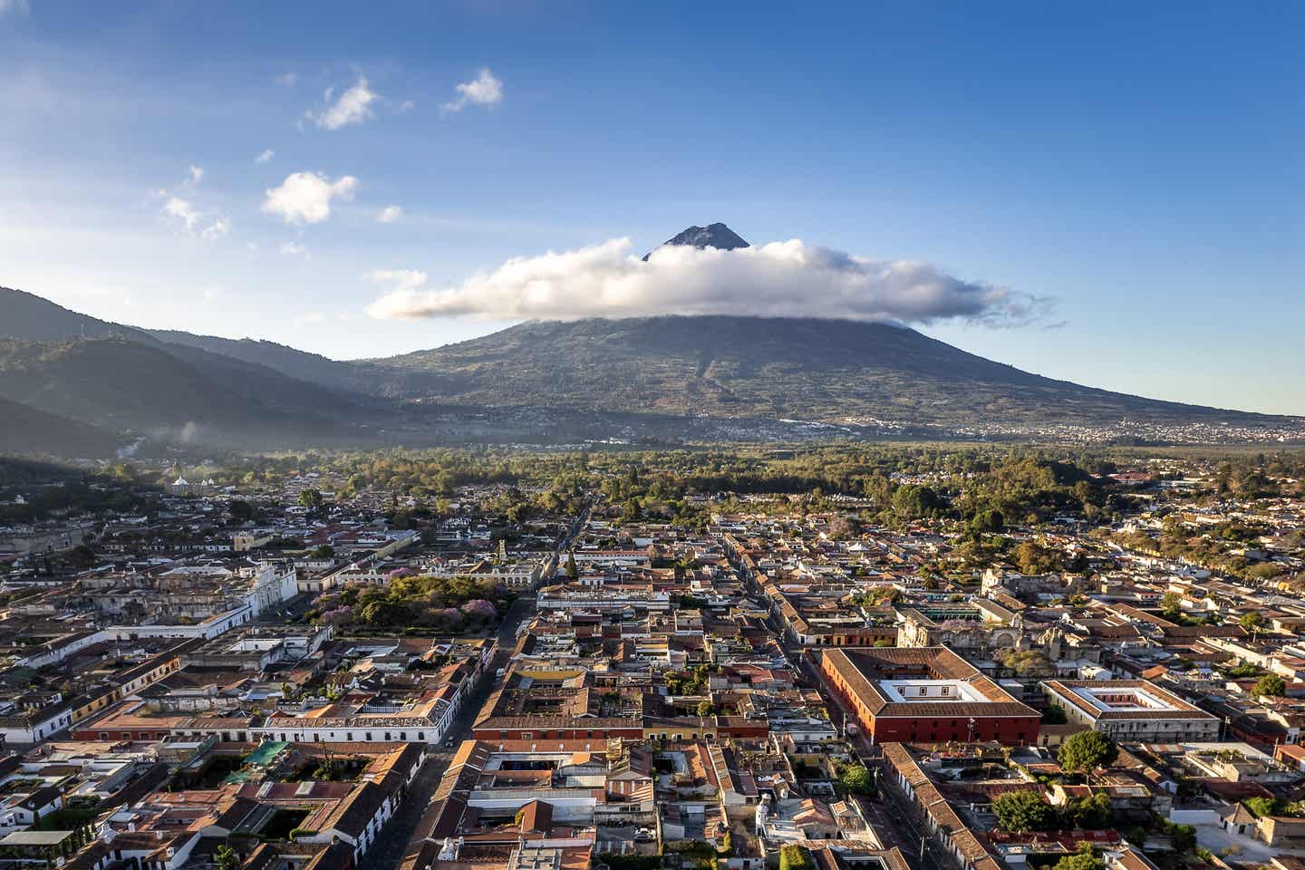 Blick auf einen Vulkan bei Antigua Guatemala 