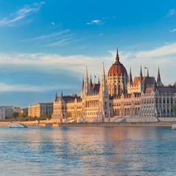 ungarn-budapest-parlament-fluss-g-119356132.jpg